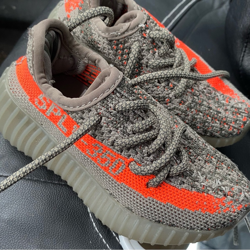 Adidas Yeezy 350 V2 Toddler Shoes. New with out box. Very cute and stylish! 😍